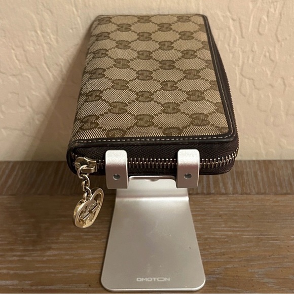 Gucci Beige and Brown Zip-Around Wallet - Picture 3 of 10